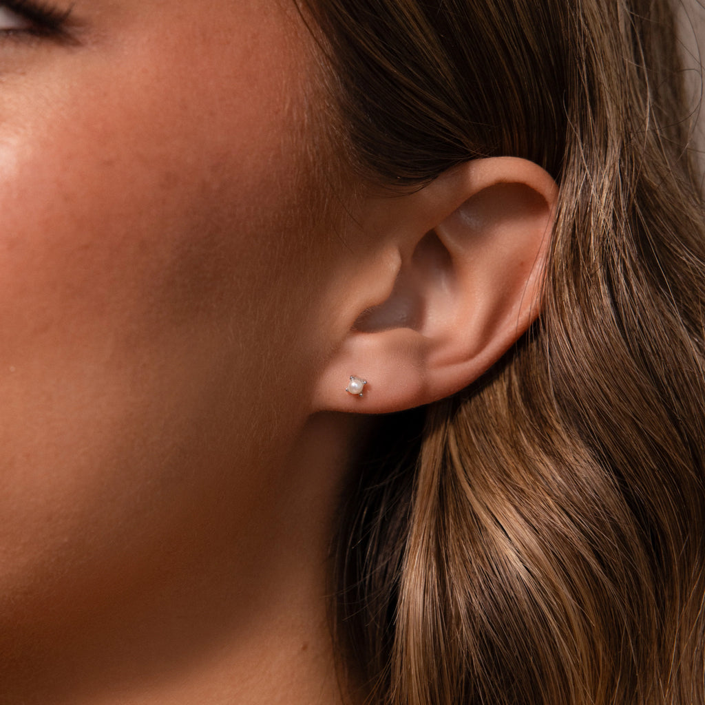 Baby Venus Flatback Studs Silver 18K Gold Plated