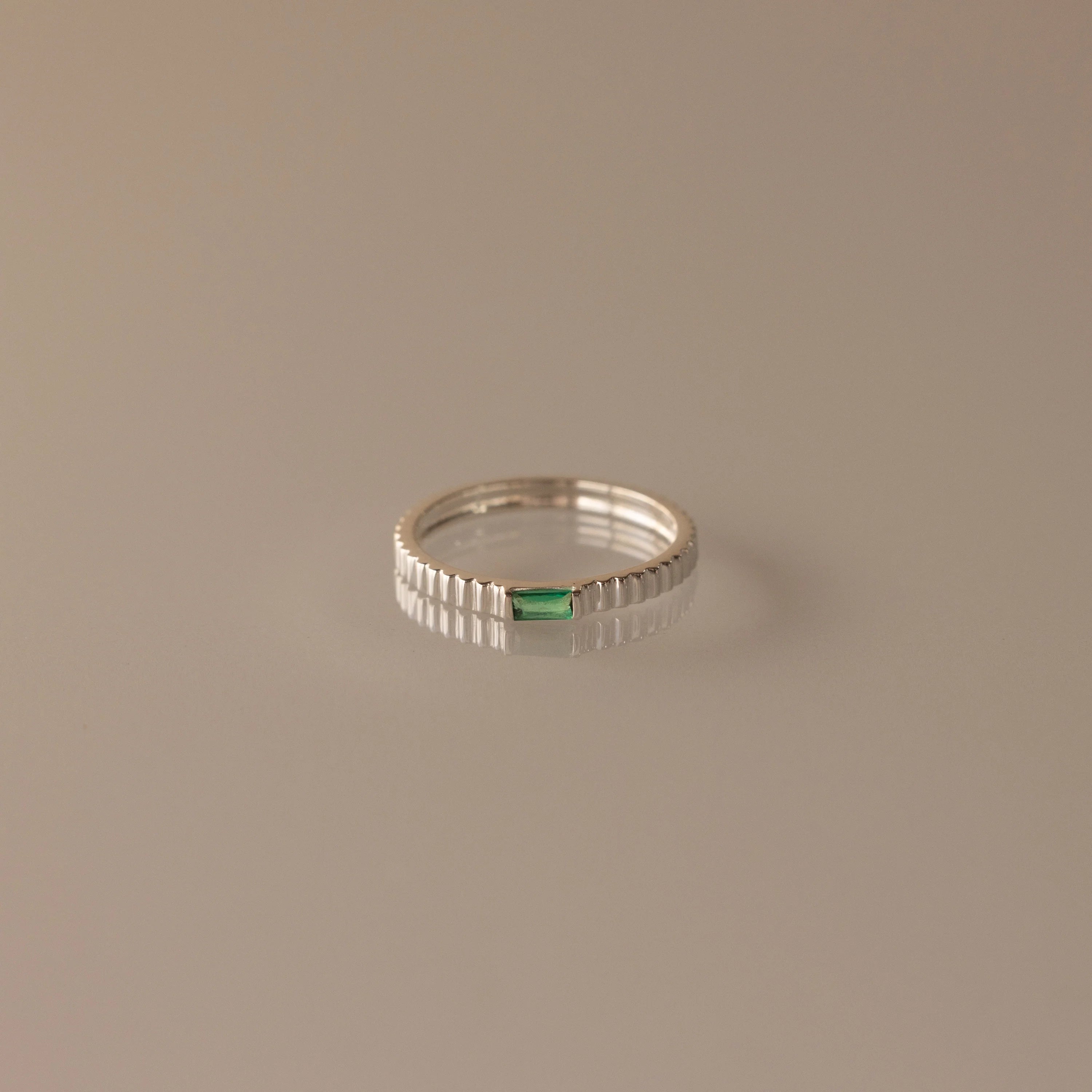 Emerald Dainty Ribbed Ring Silver 18K Gold Plated