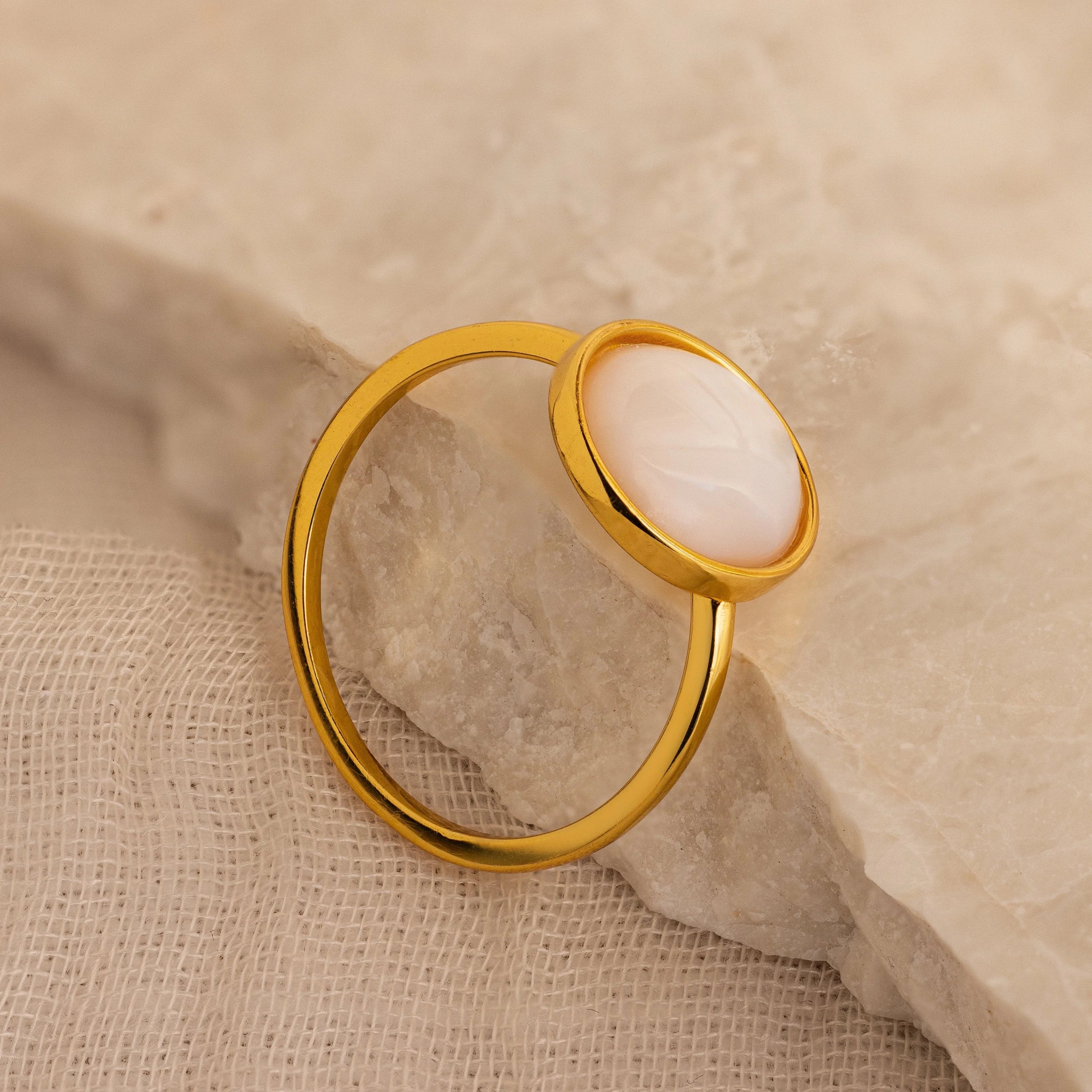 Vintage Elegance: Mother of Pearl Signet Ring