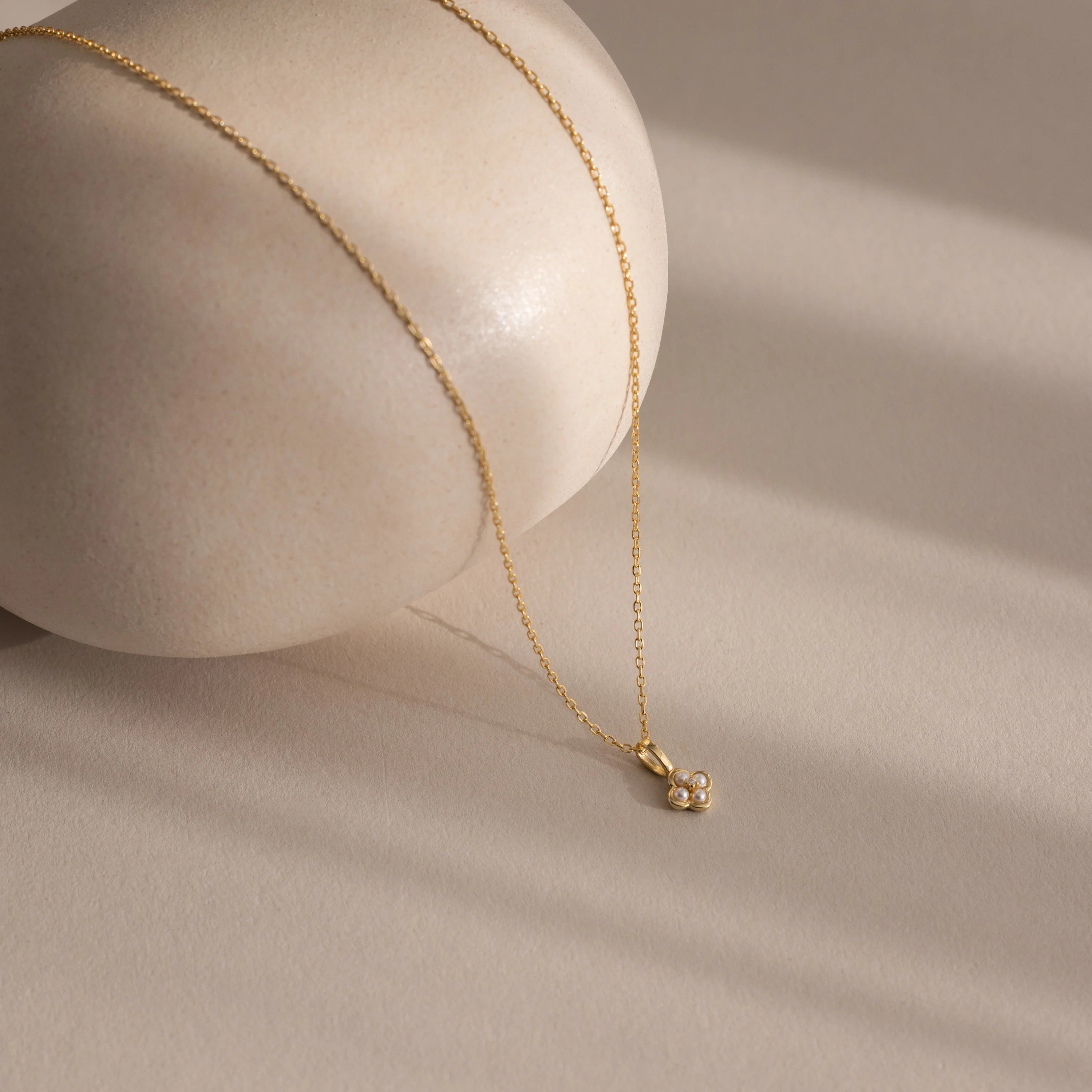 Diamond Rounded Pearl Flower Necklace Silver 18K Gold Plated