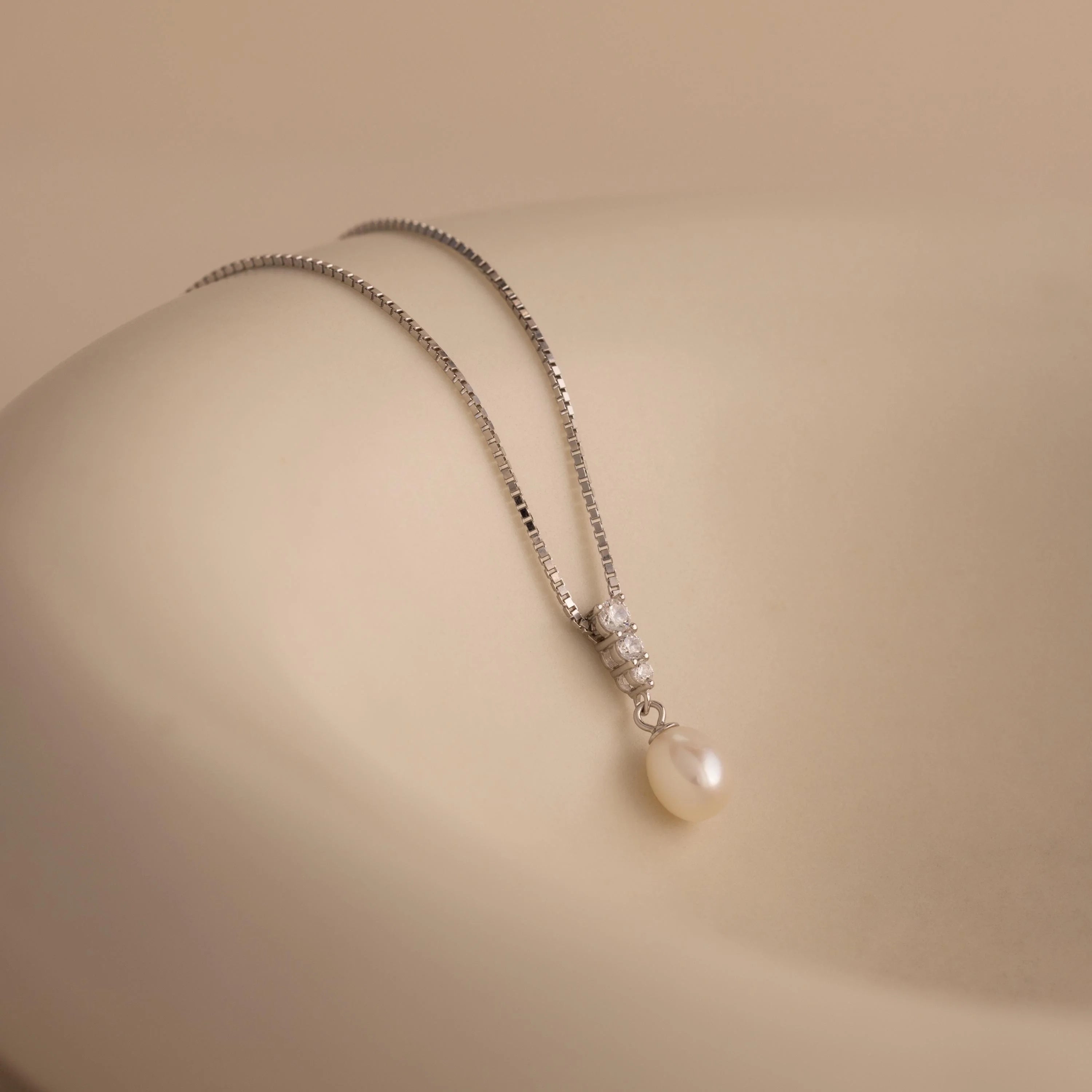 Diamond Pearl Droplet Necklace Silver 18K Gold Plated