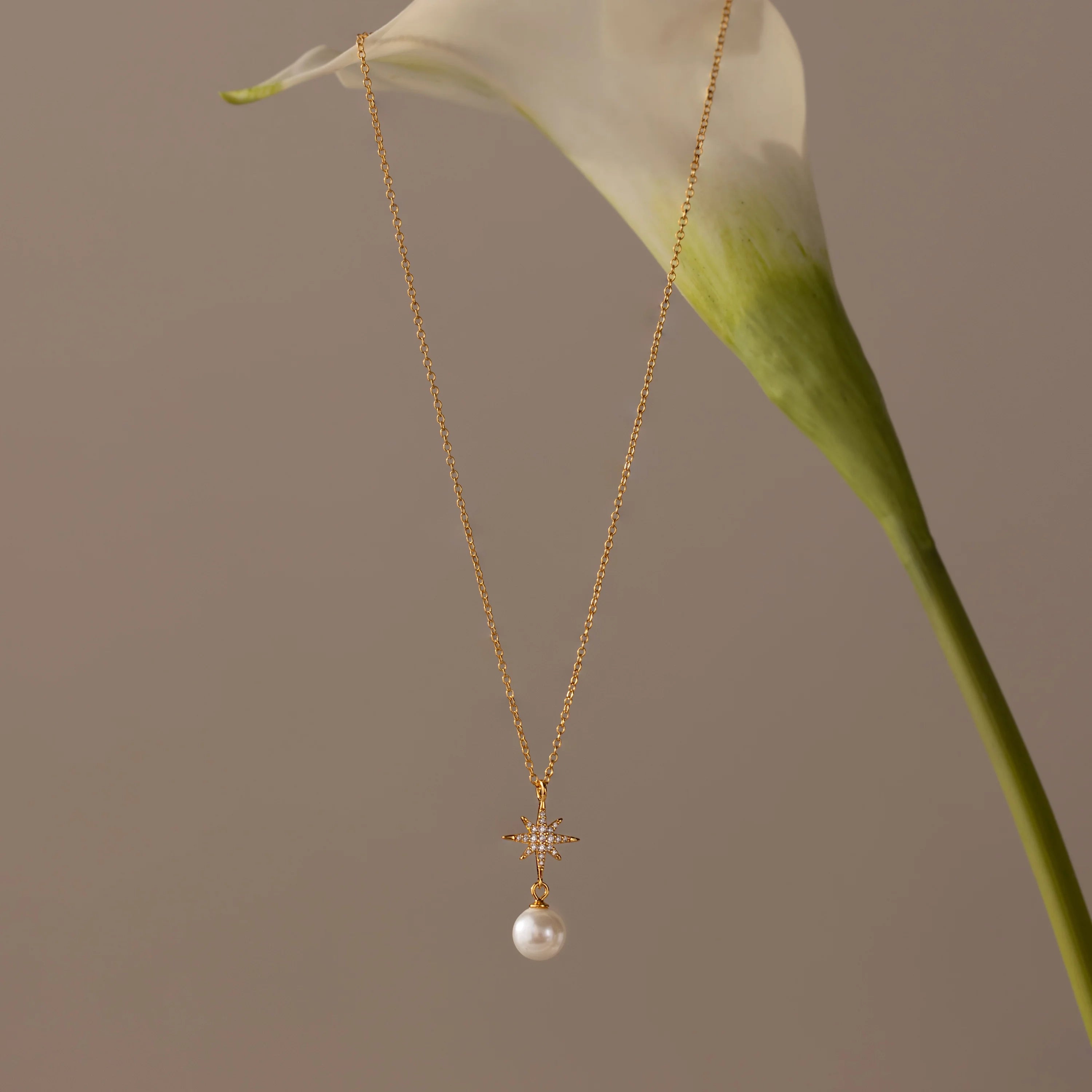 Pavé North Star Pearl Necklace Silver 18K Gold Plated