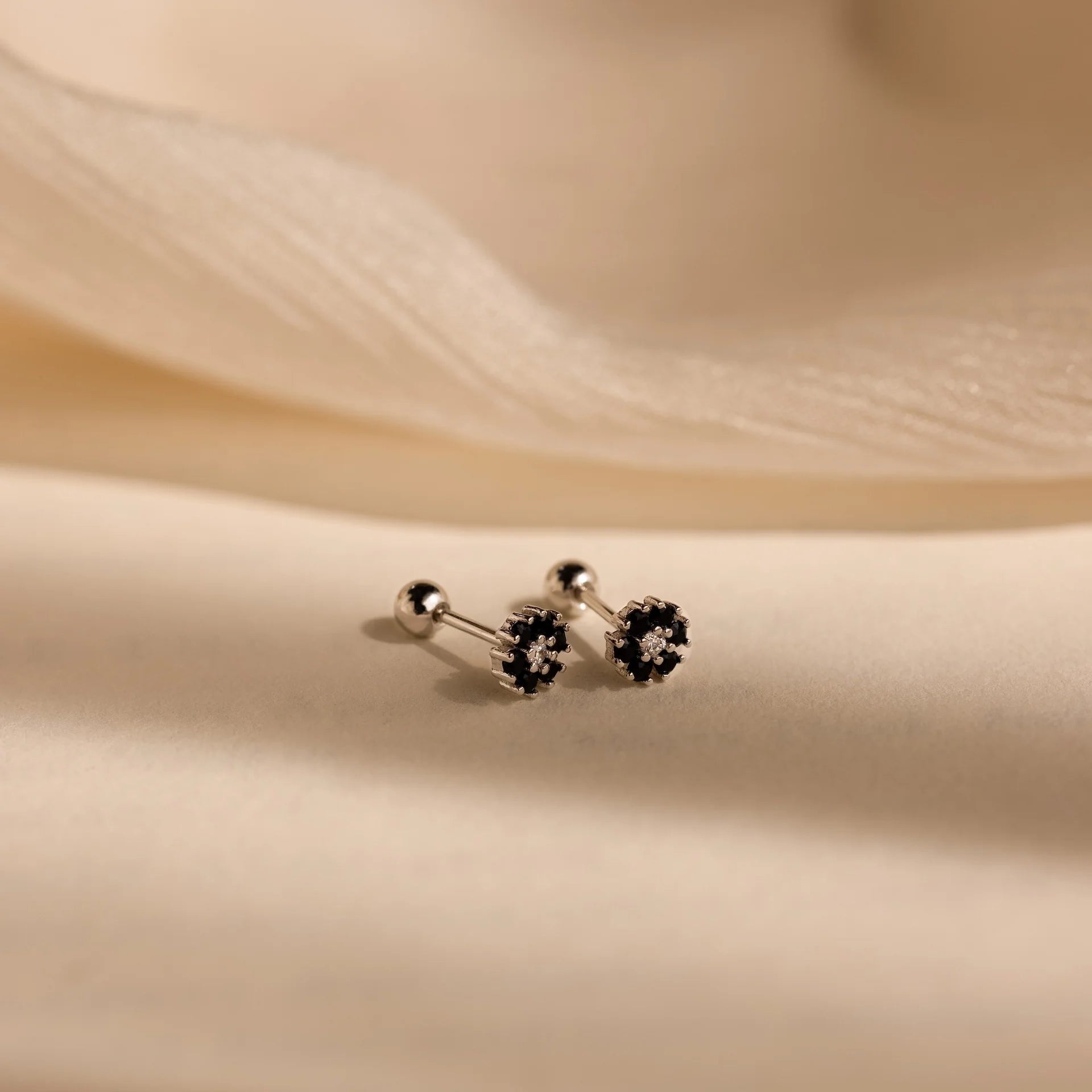 Onyx Flower FlatBack Studs Silver 18K Gold Plated