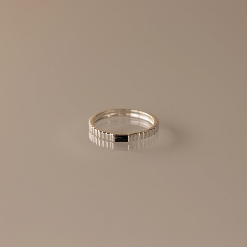 Onyx Ribbed Ring Silver 18K Gold Plated