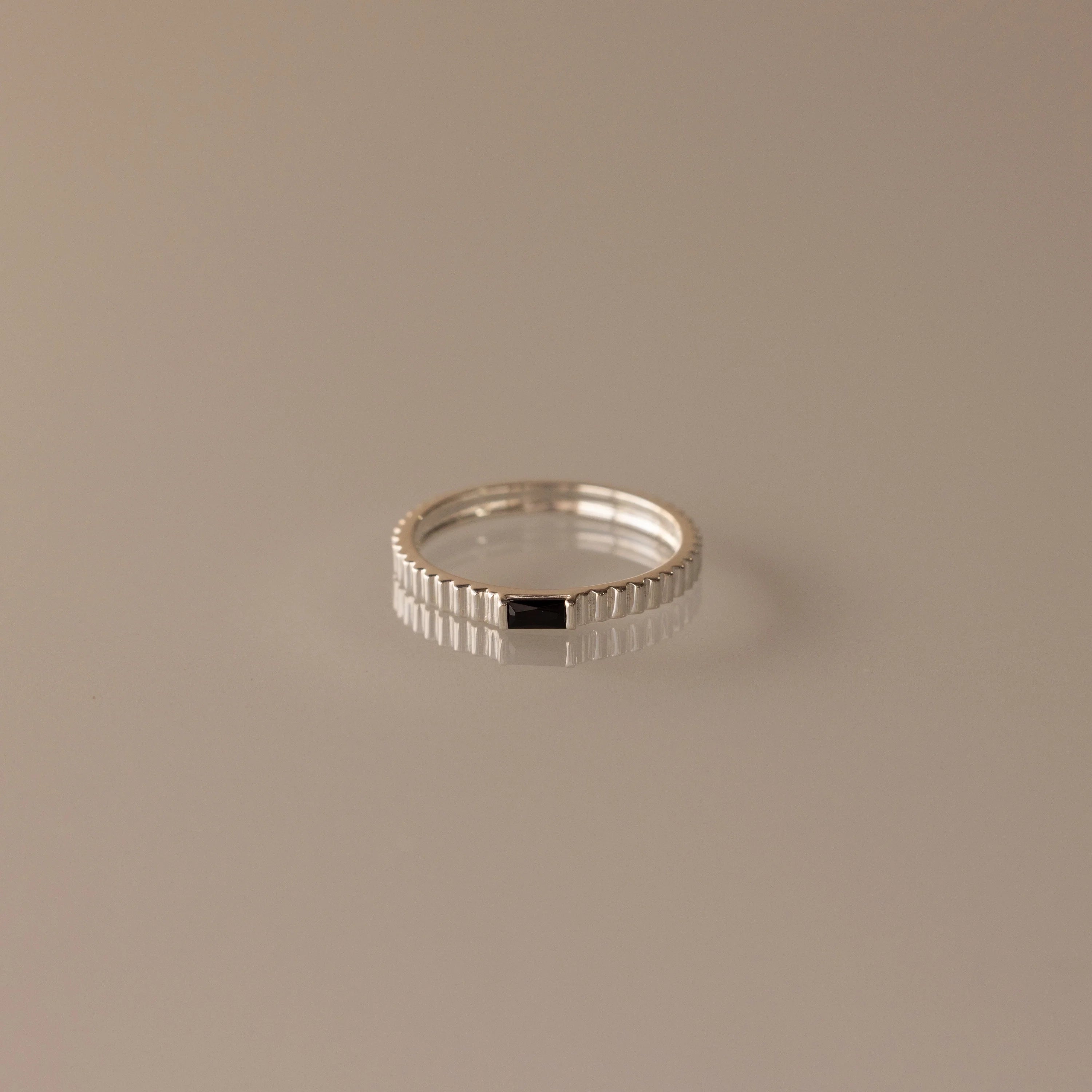 Onyx Ribbed Ring Silver 18K Gold Plated