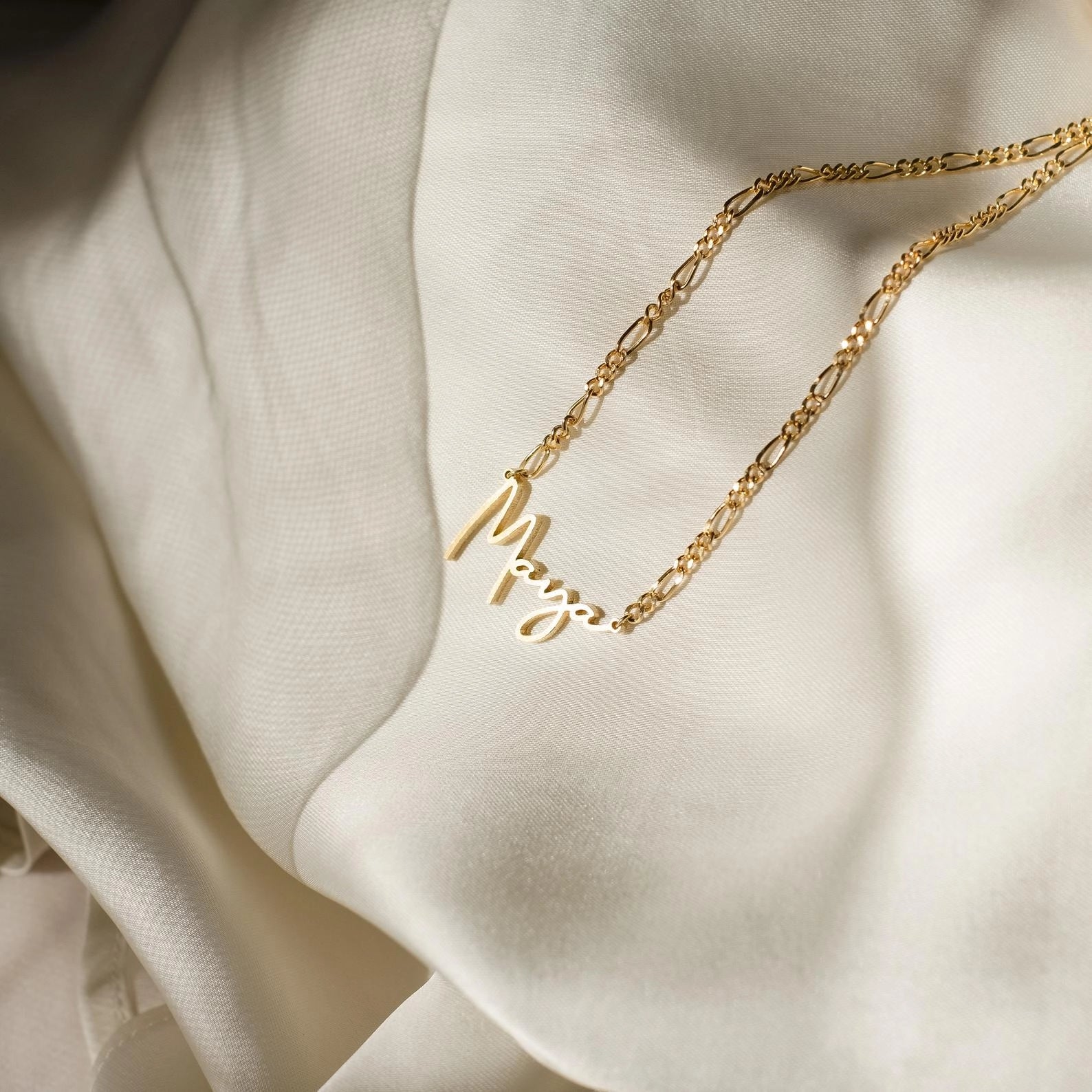 Carrie Figaro Chain Name Necklace Silver 18K Gold Plated