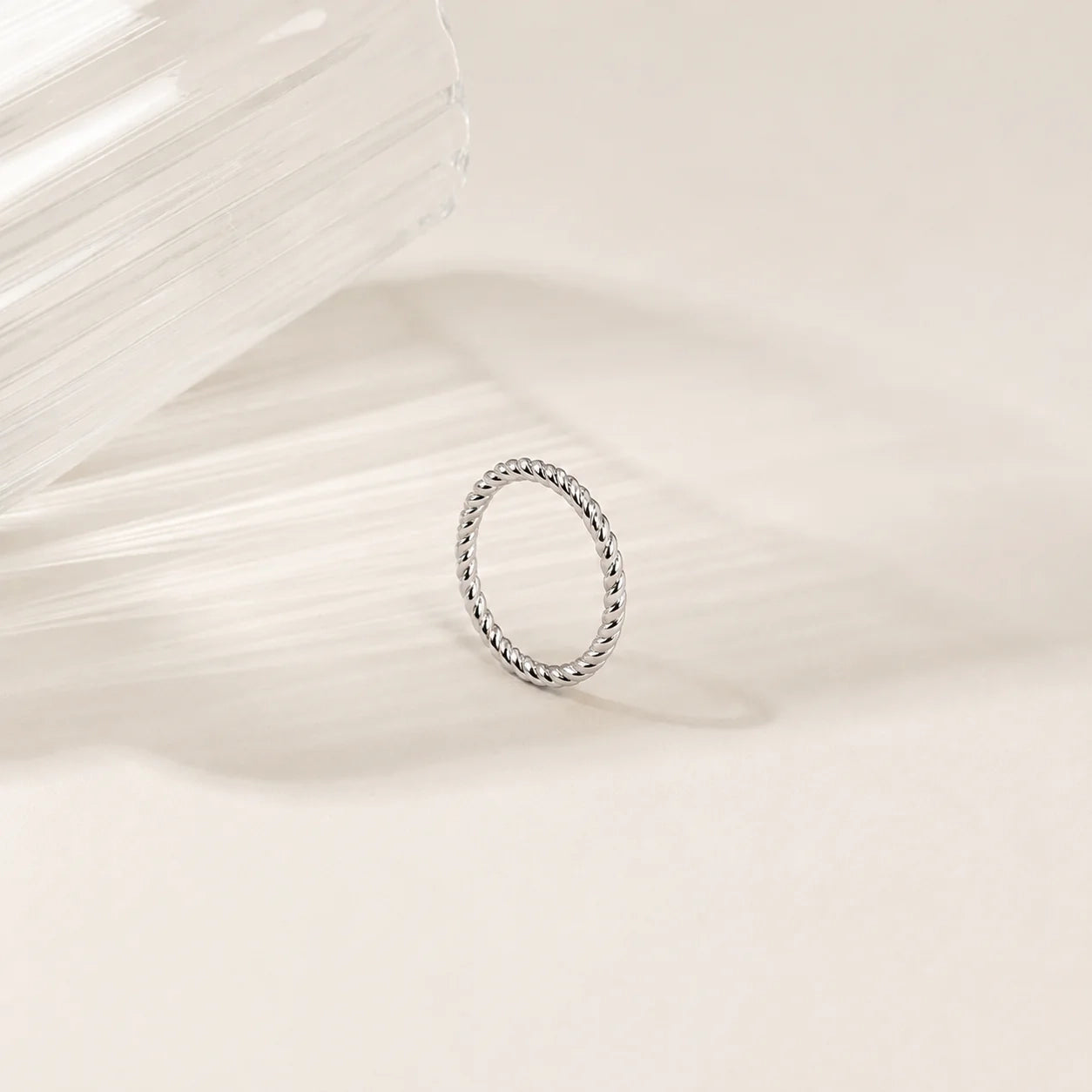 Lea Twisted Band Ring