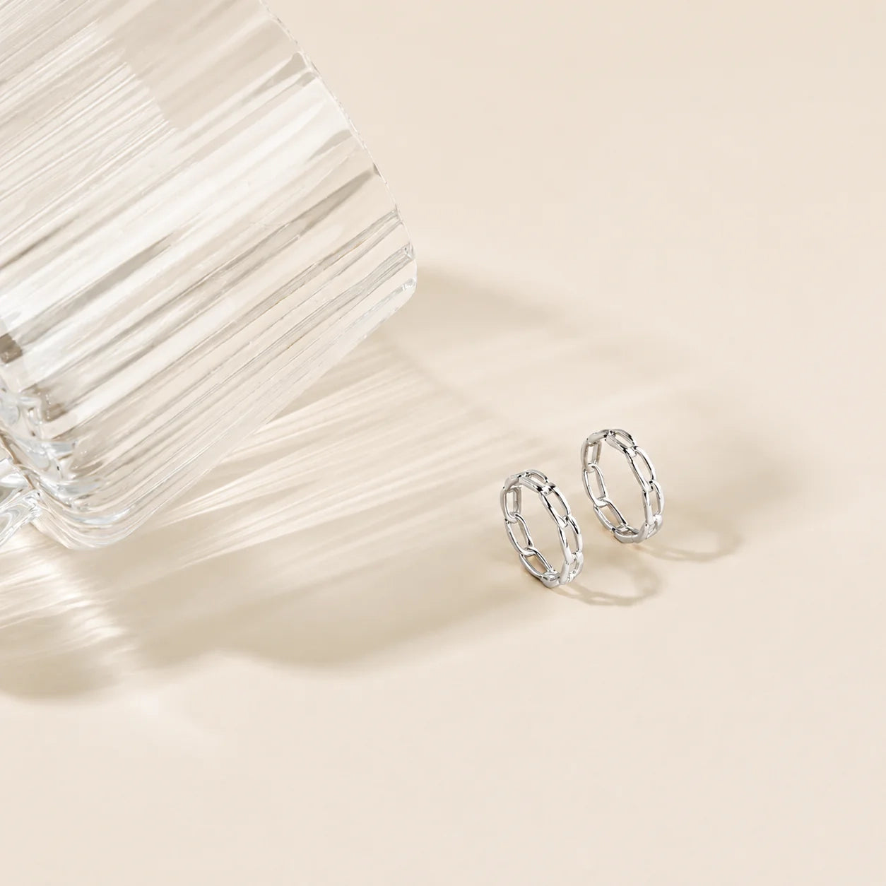 Elegant Link Ring