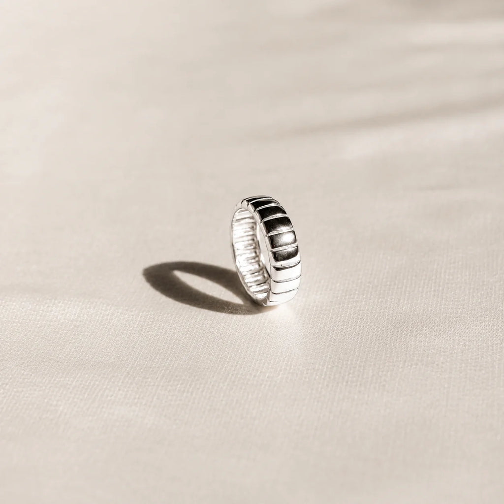 Audrey Simple Statement Ring