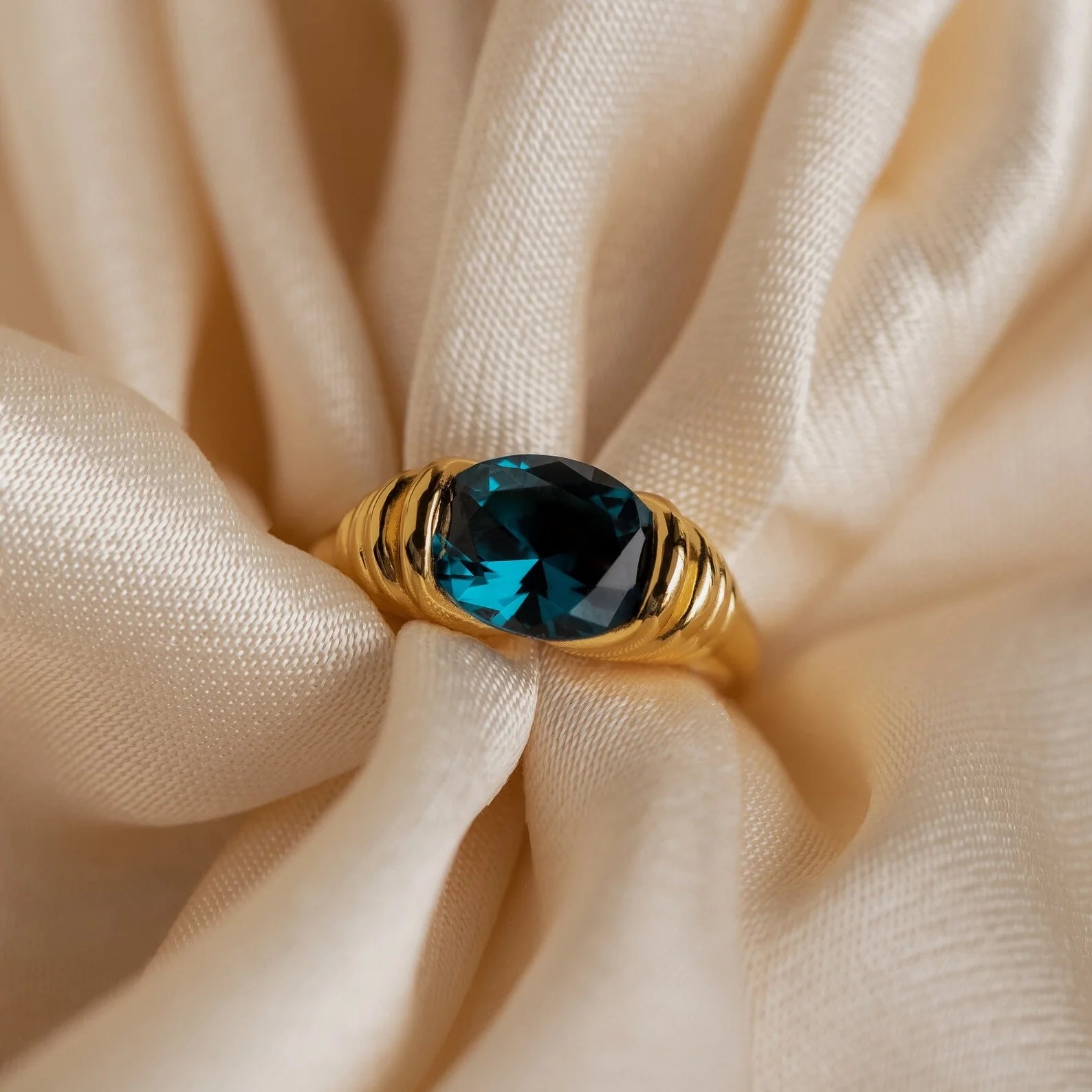 London Blue Signet Ring Silver 18K Gold Plated