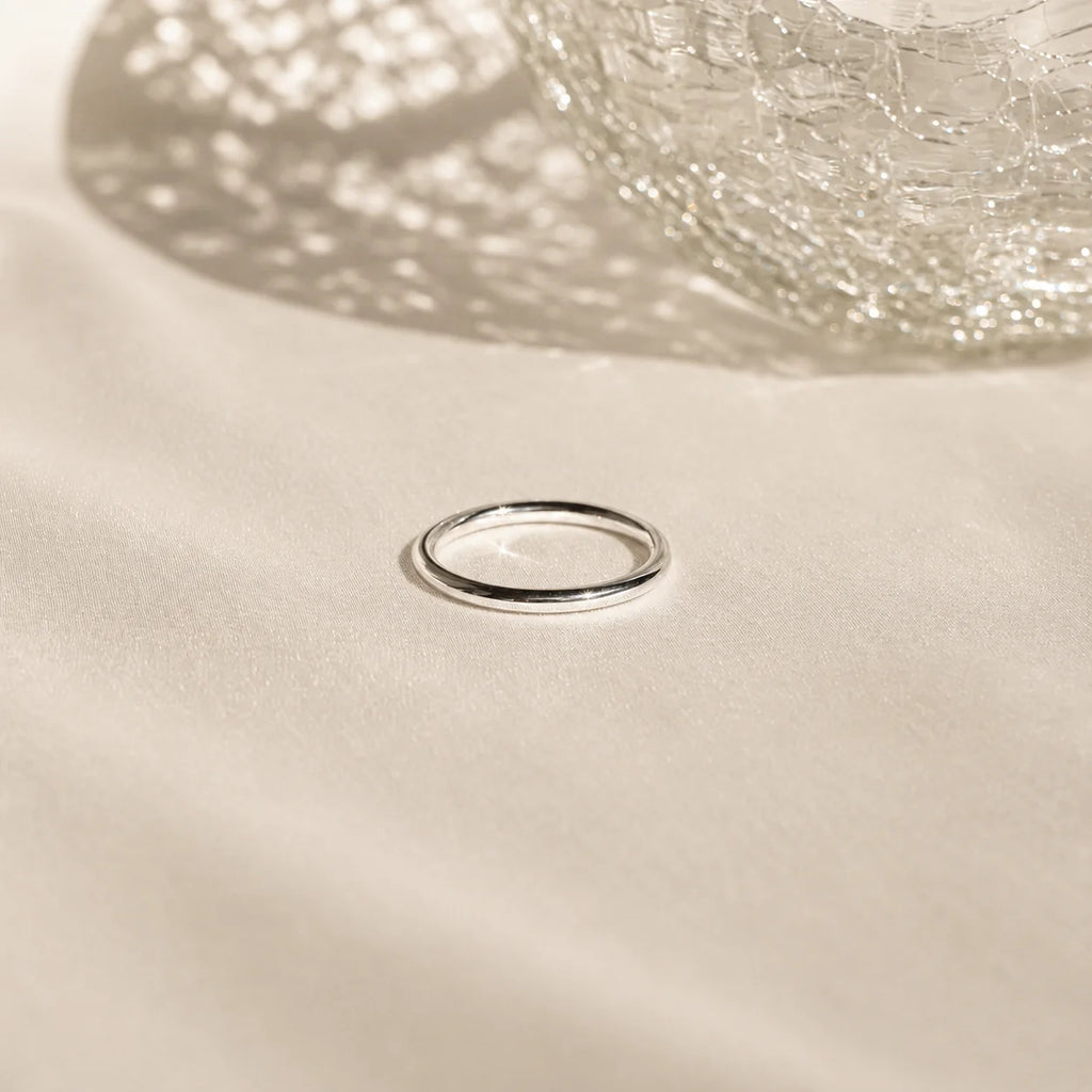Delicate Knuckle Ring: Minimalist Beauty