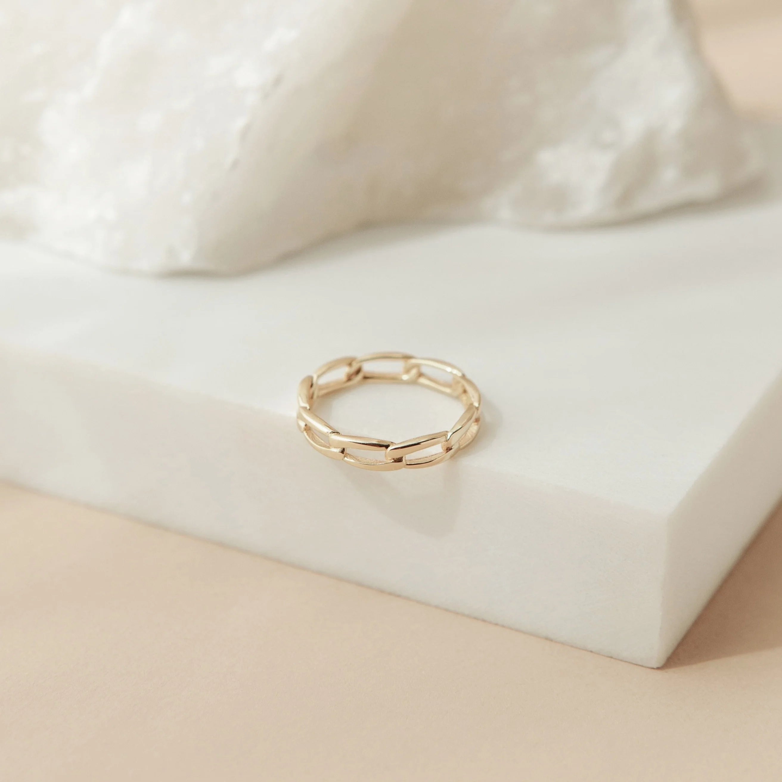 Elegant Link Ring