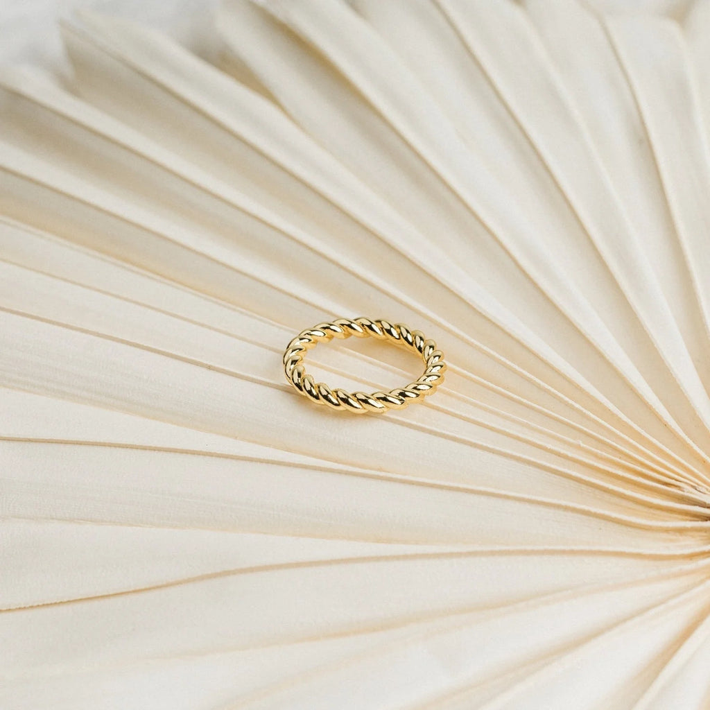 Tia Thick Twist Ring