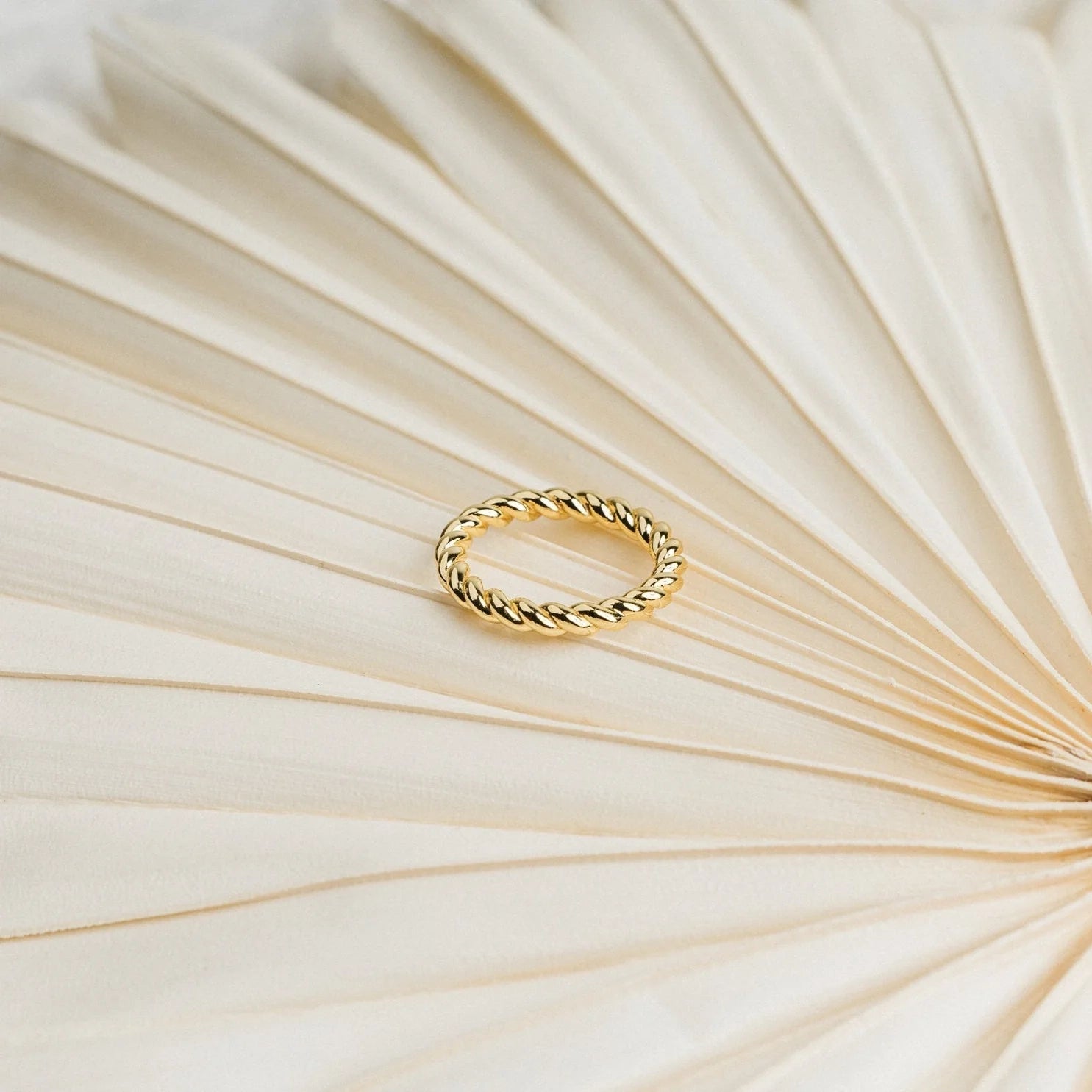 Tia Thick Twist Ring