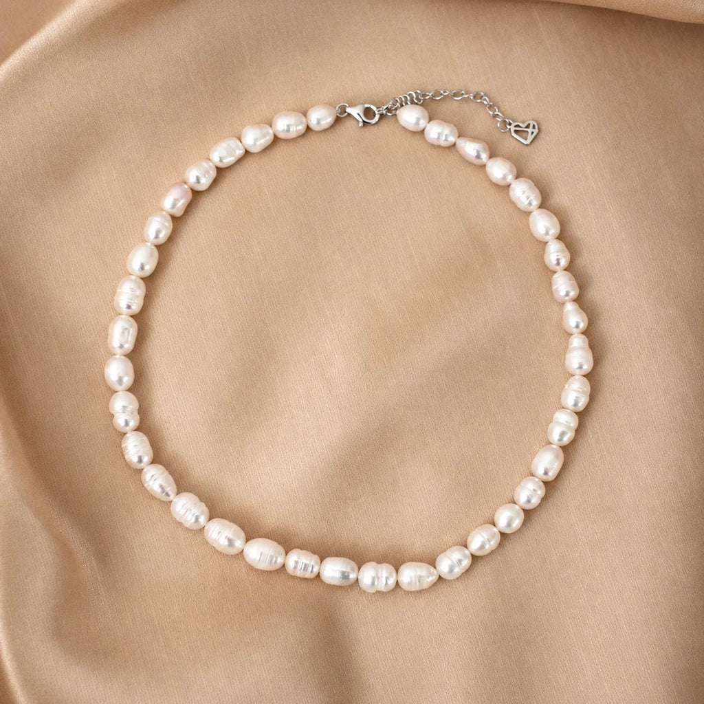 Embrace Modern Elegance with Our Bold Pearl Necklace