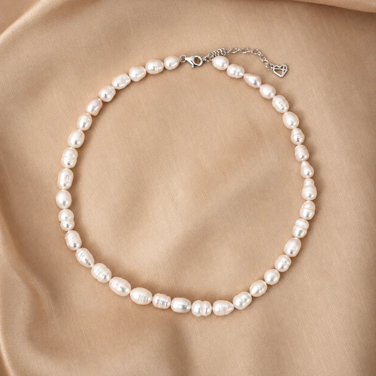 Embrace Modern Elegance with Our Bold Pearl Necklace