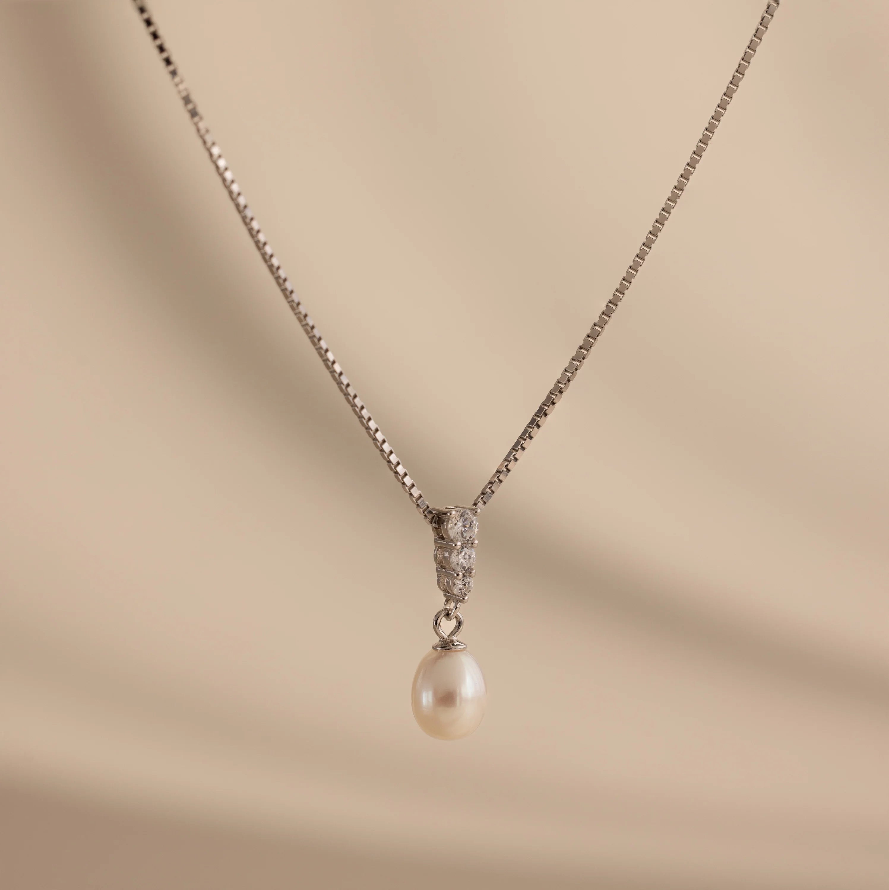 Diamond Pearl Droplet Necklace Silver 18K Gold Plated