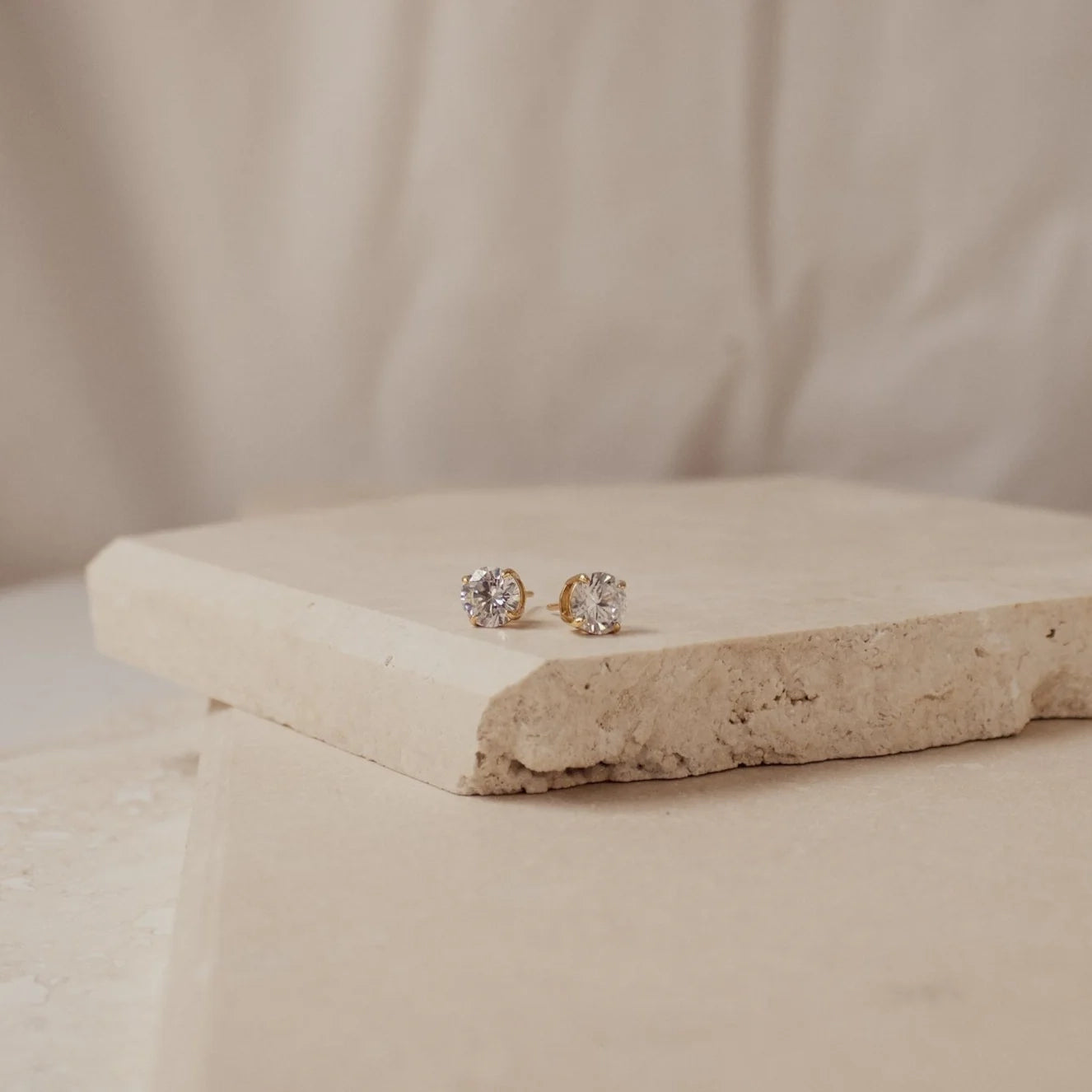 Round Diamond Studs Silver 18K Gold Plated