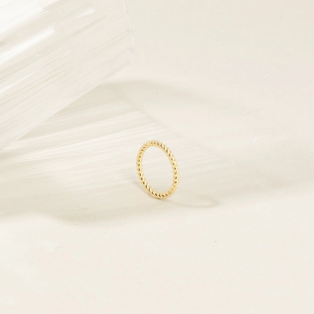Lea Twisted Band Ring