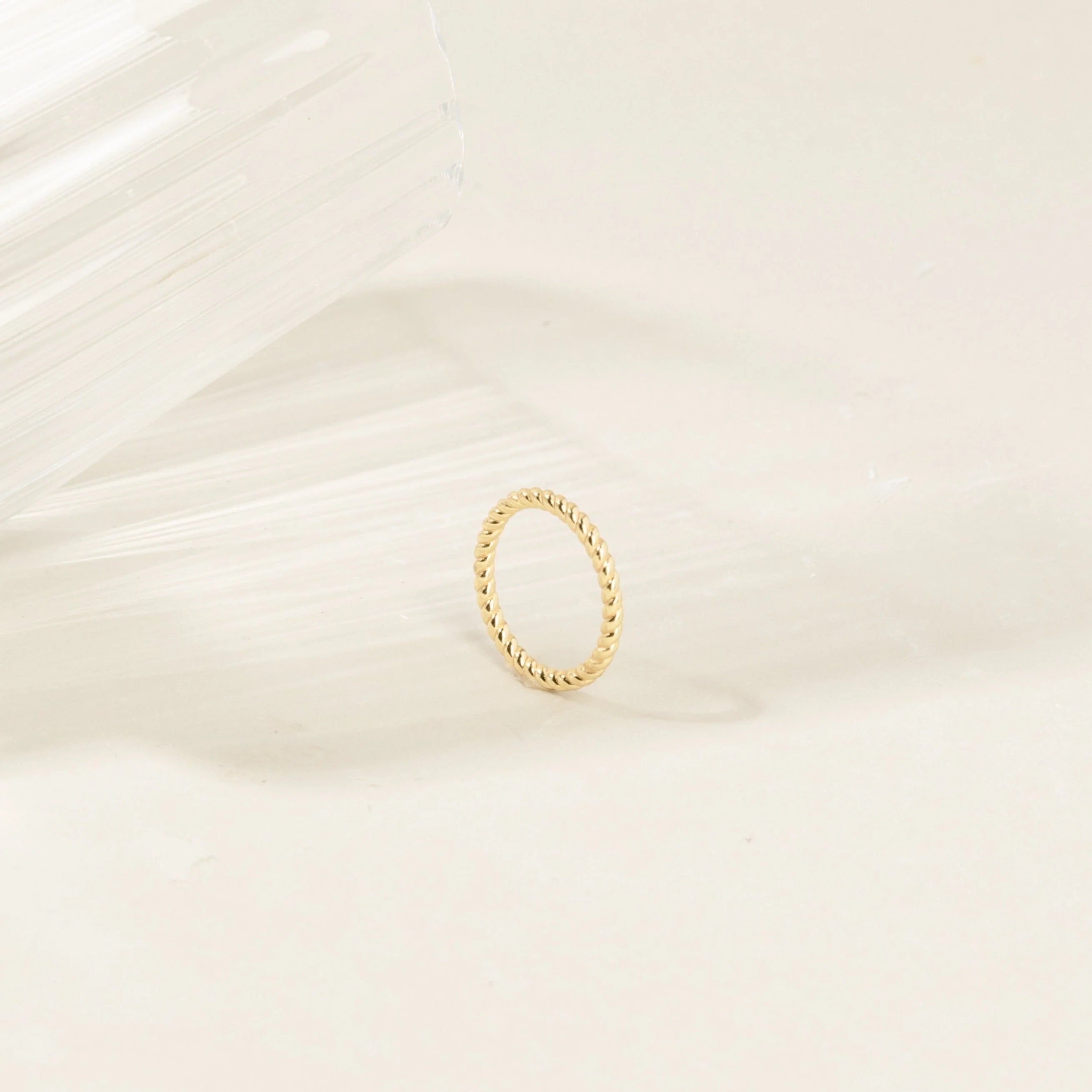 Lea Twisted Band Ring