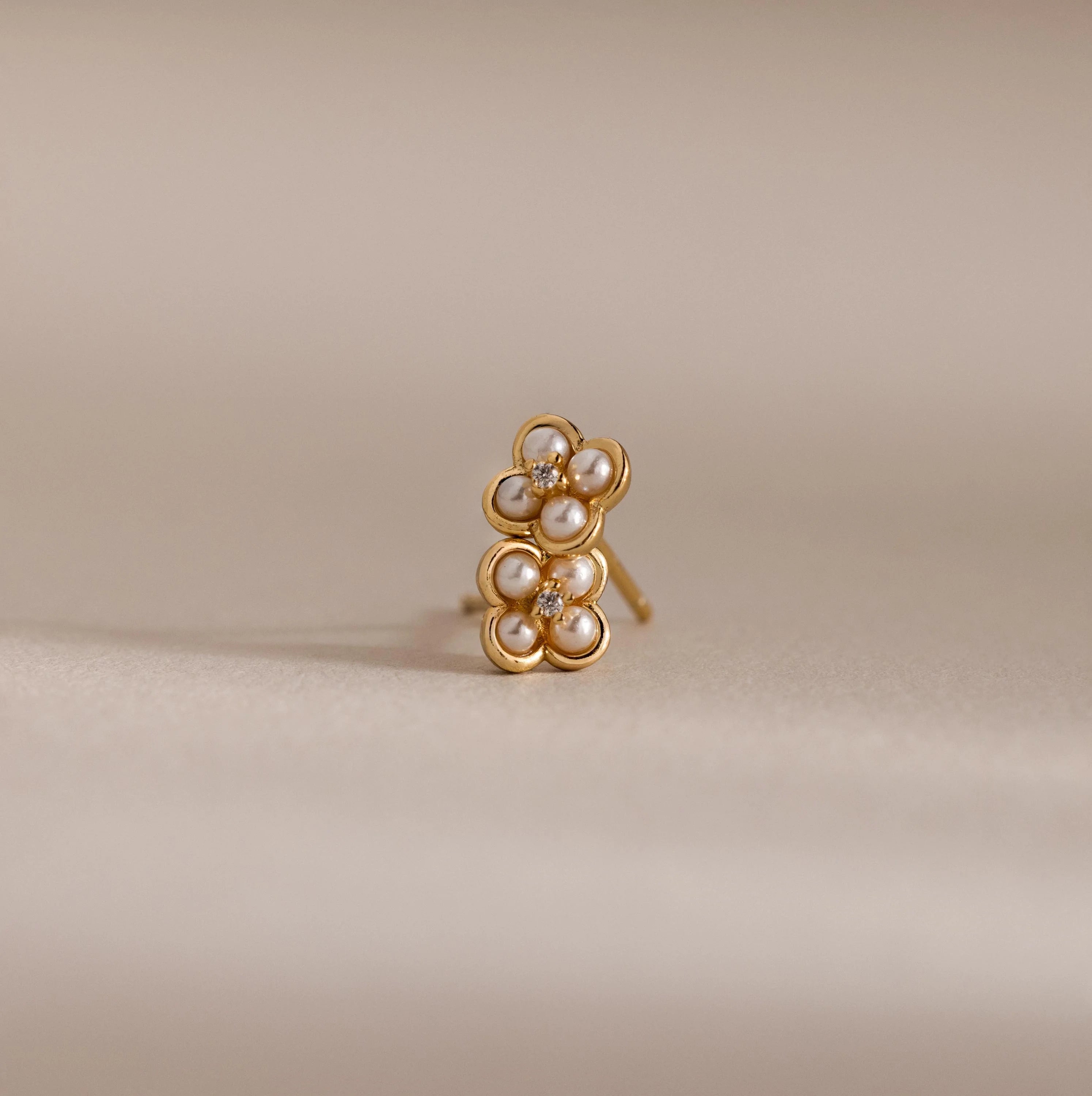 Rounded Pearl Flower Studs Silver 18K Gold Plated