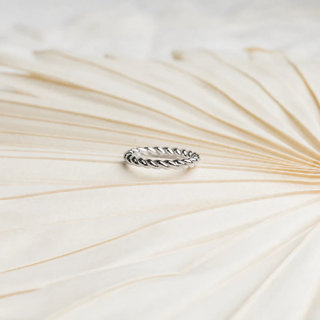Tia Thick Twist Ring