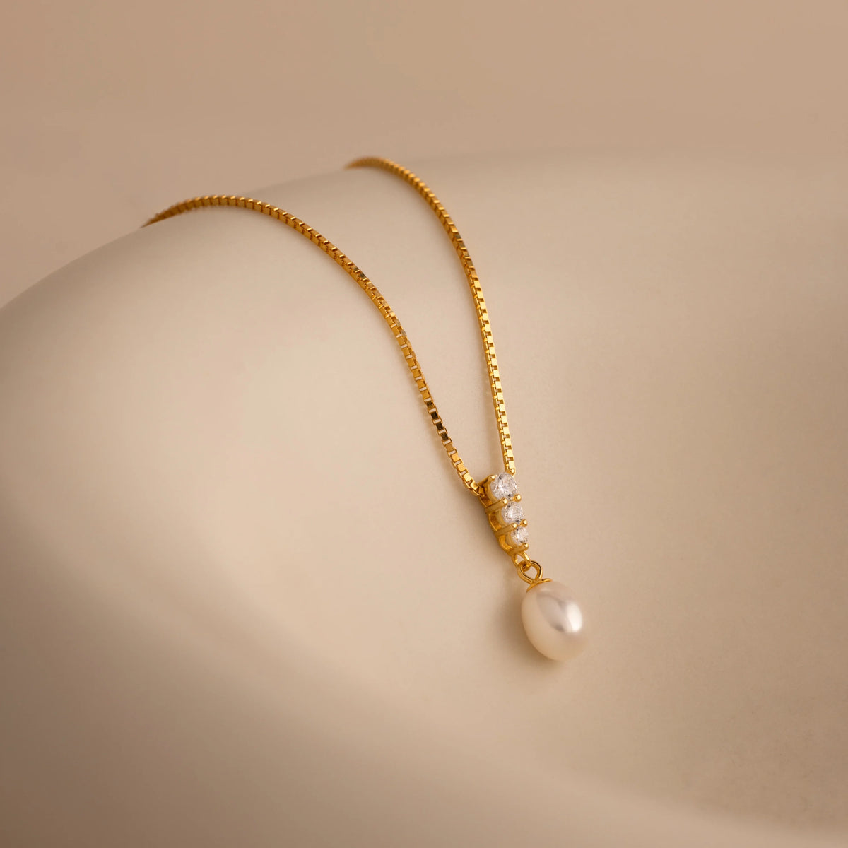 Diamond Pearl Droplet Necklace Silver 18K Gold Plated