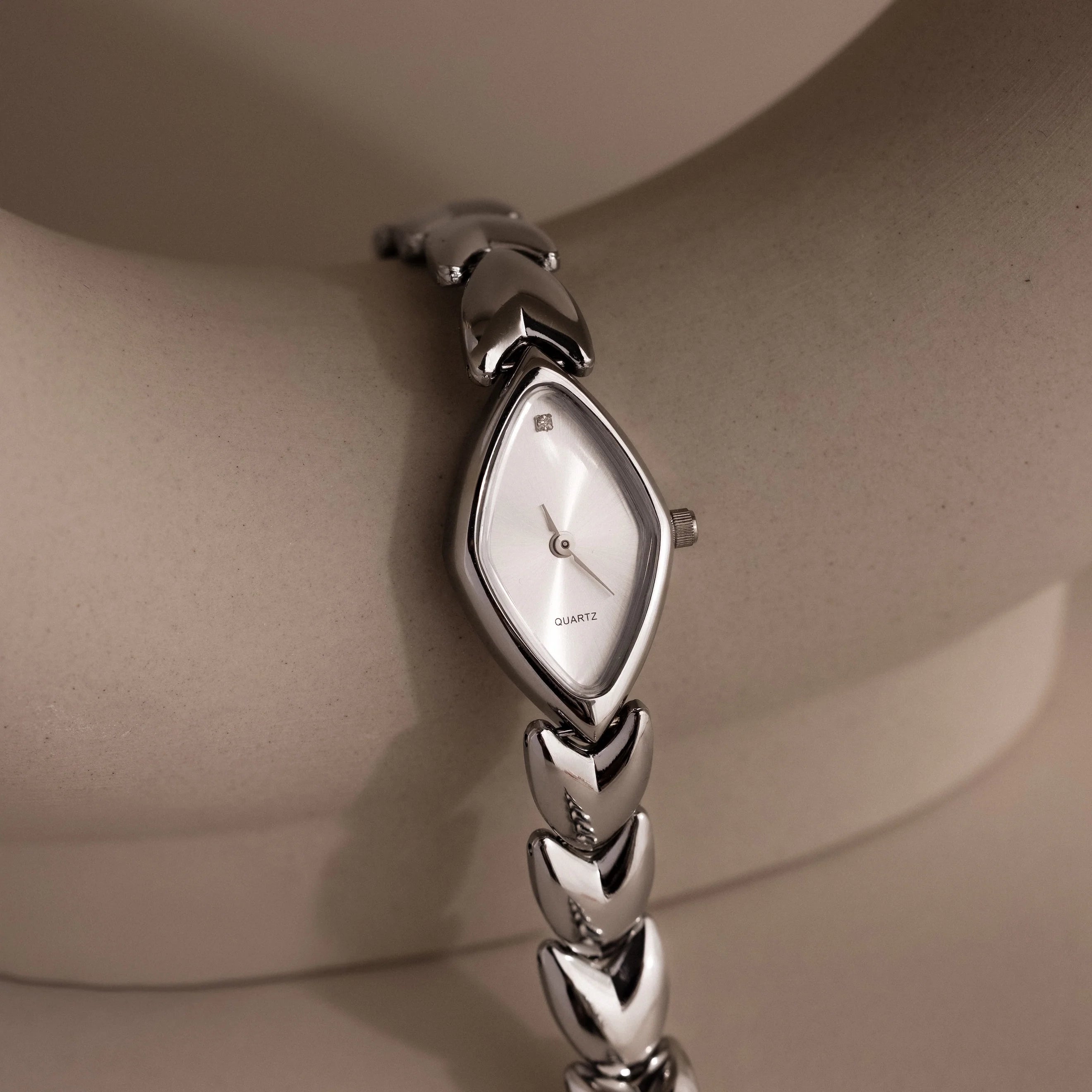 Geometric Oval Timepiece Silver 18K Gold Plated