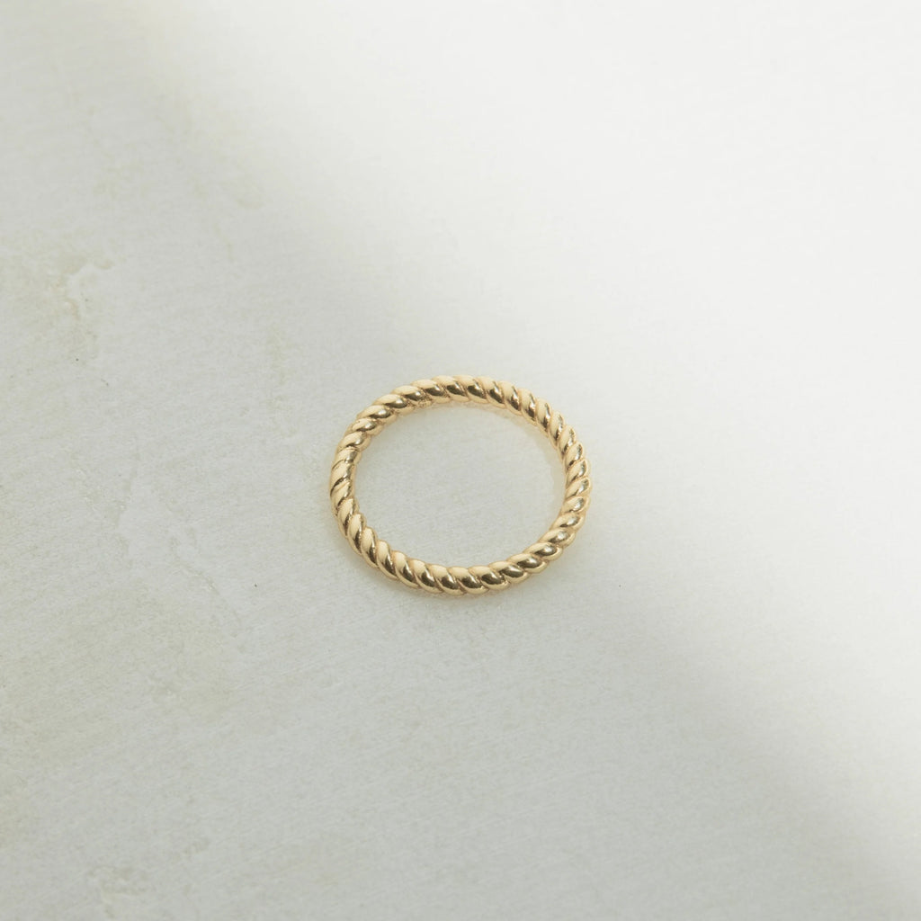 Lea Twisted Band Ring
