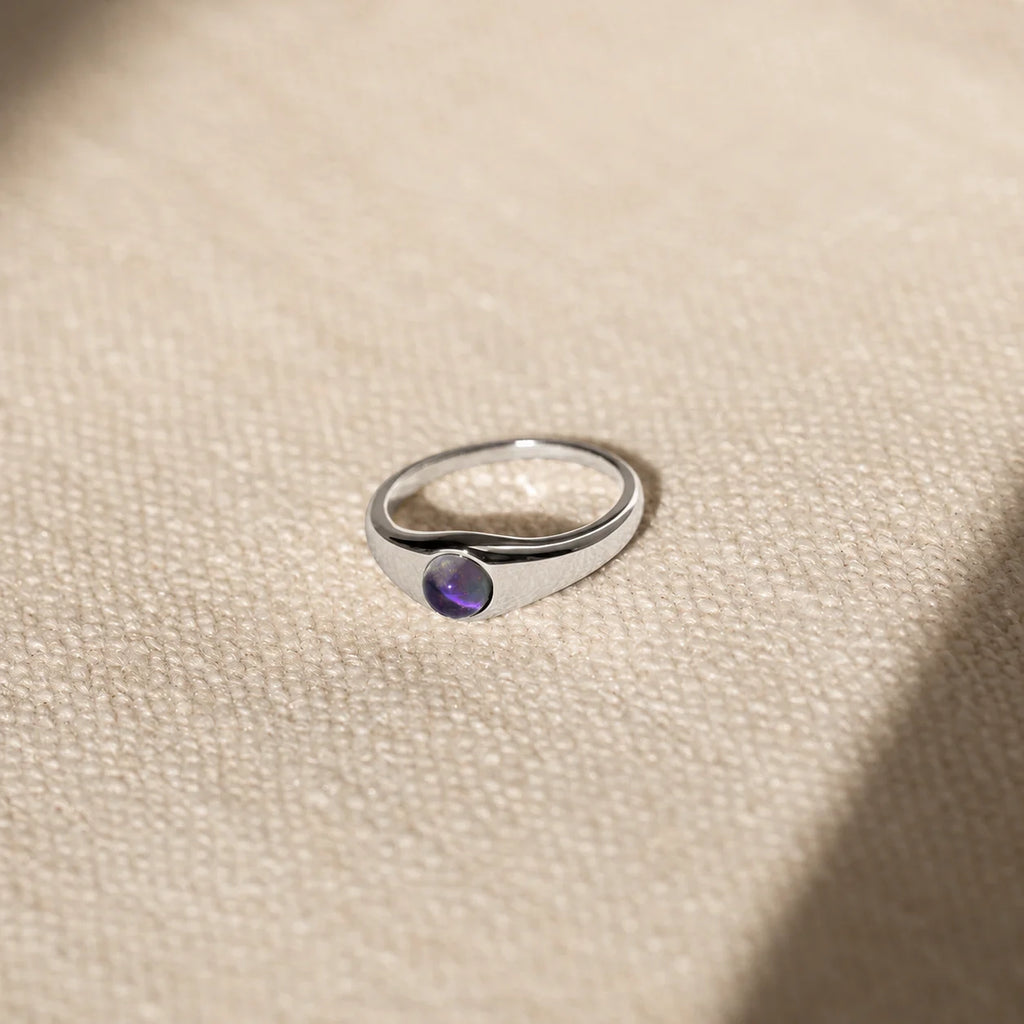 Subtle Elegance: Mini Signet Mood Ring