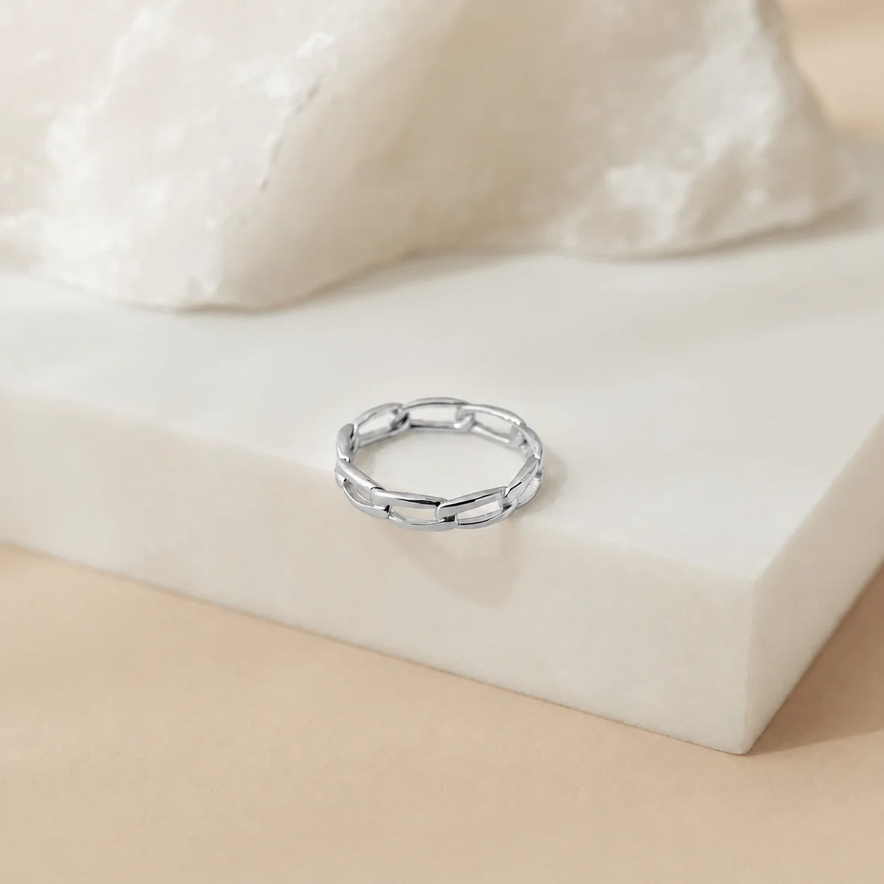 Elegant Link Ring