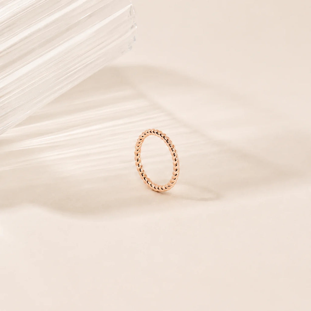 Lea Twisted Band Ring